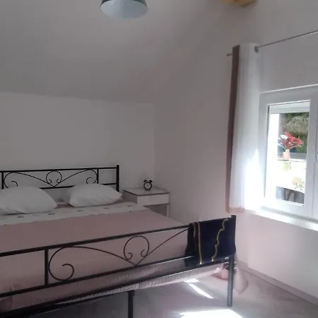 Maison 01200 *